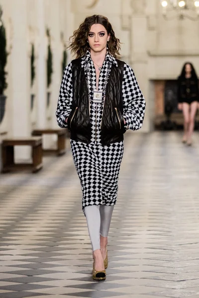 Look 11